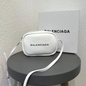 BALENCIAGA EVERYDAY CAMERA BAG<br>발렌시아가 에브리데이 카메라백