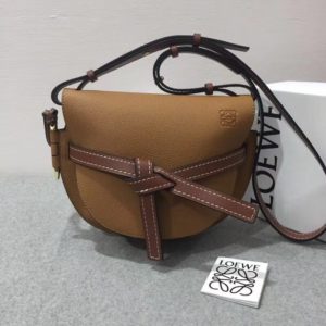 LOEWE GATE CROSS BAG<br>로에베 게이트 크로스백<br>[20x19x11.5cm]