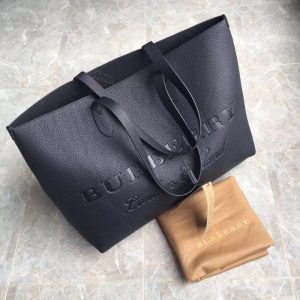 BURBERRY LOGO TOTE BAG <br>버버리 토트백