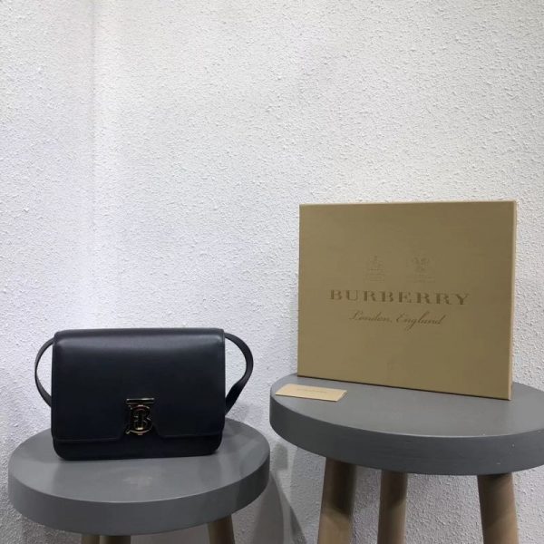 BURBERRY LEATHER TB SHOULDER BAG 버버리 레더 티비 숄더백