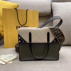 FENDI REGULAR FLIP BAG<br>펜디 레귤러 플립 백<br>[26x21x16cm]