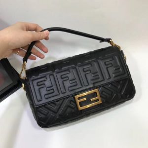 FENDI BAGUETTE LEATHER BAG<br>펜디 바게트 레더 백<br>[26x15x5cm]