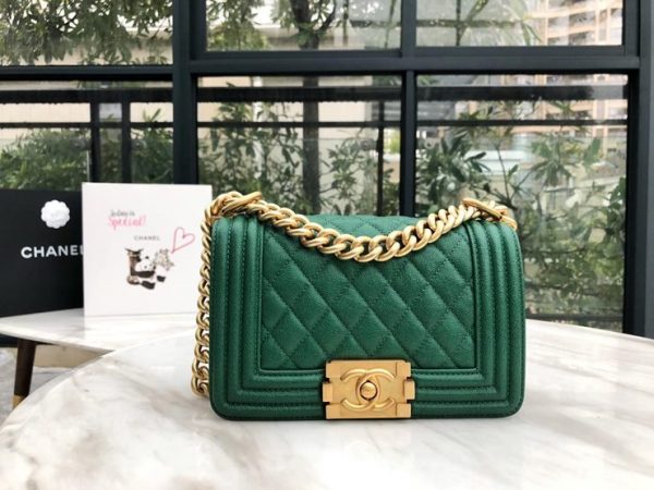 CHANEL BOY FLAP BAG 샤넬 보이 플랩 백