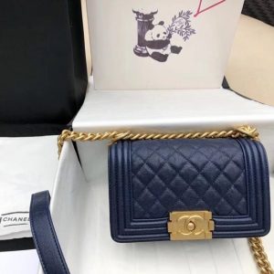 CHANEL BOY FLAP BAG <br>샤넬 보이 플랩 백<br>[20cm INCAS 정품소가죽]