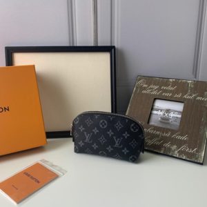 LOUIS VUITTON MONOGRAM POUCH<br>루이비통 모노그램 파우치<br>[17X12X6cm]