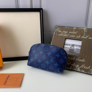 LOUIS VUITTON MONOGRAM POUCH<br>루이비통 모노그램 파우치<br>[17X12X6cm]