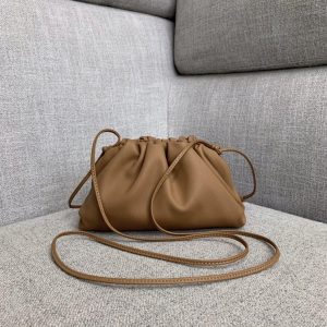 BOTTEGA VENETA BUTTER CARF POUCH <br>보테가 베네타 버터 카프 파우치