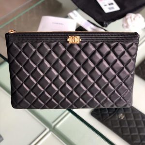 CHANEL BOY CLUTCH <br>샤넬 보이 클러치