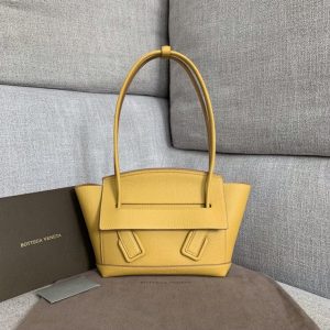 BOTTEGA VENETA ARCO BAG <br>보테가 베네타 아르코 백