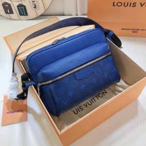 LOUIS VUITTON OUTDOOR MESSENGER BAG<br>루이비통 아웃도어 메신저 백<br>[26x19x5cm 이태리가죽]