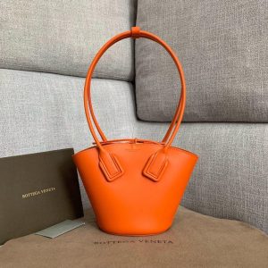 BOTTEGA VENETA BASKET BAG <br>보테가 베네타 바스켓 백