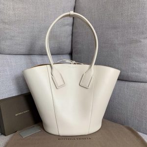 BOTTEGA VENETA BASKET BAG <br>보테가 베네타 바스켓 백