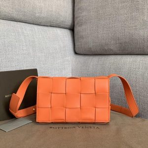 BOTTEGA VENETA CASSETTE BAG <br>보테가 베네타 카세트 백