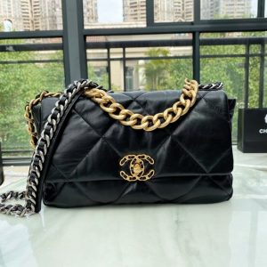 CHANEL 19 FLAP BAG<br>샤넬 19 플랩 백<br>[30cm 이태리 산양가죽]