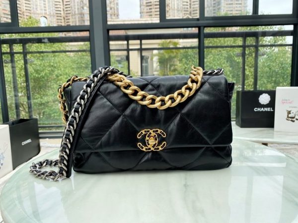 CHANEL 19 FLAP BAG 샤넬 19 플랩 백