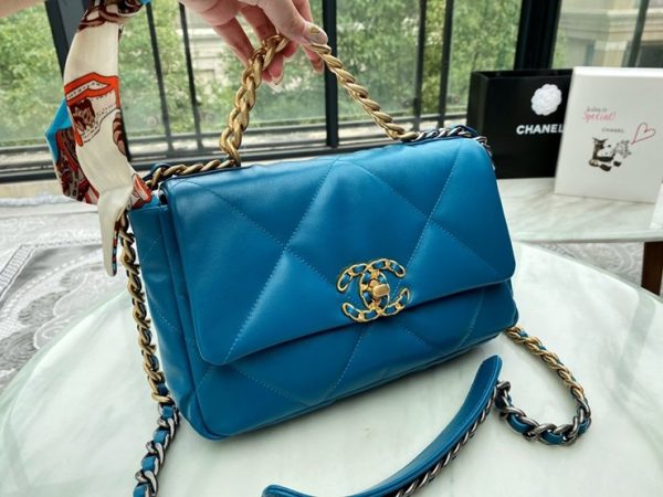 CHANEL 19 FLAP BAG 샤넬 19 플랩 백