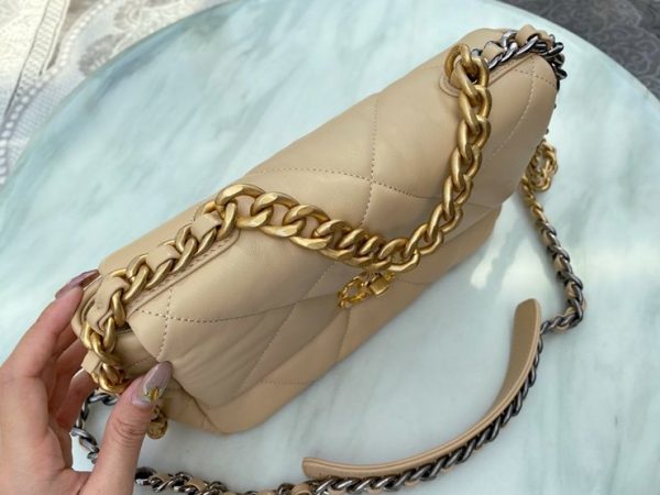 CHANEL 19 FLAP BAG 샤넬 19 플랩 백