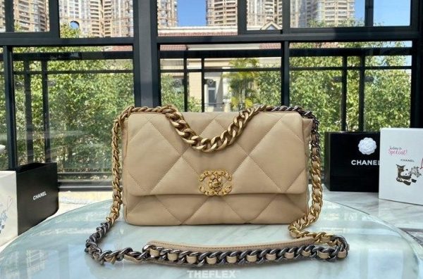 CHANEL 19 FLAP BAG 샤넬 19 플랩 백