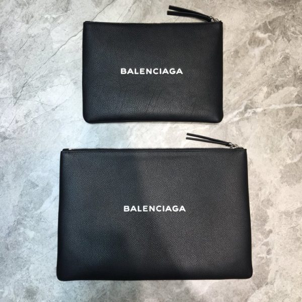 BALENCIAGA LEATHER LOGO CLUTCH 발렌시아가 레더 로고 클러치