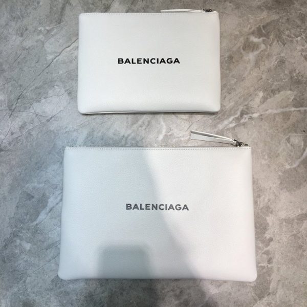 BALENCIAGA LEATHER LOGO CLUTCH 발렌시아가 레더 로고 클러치