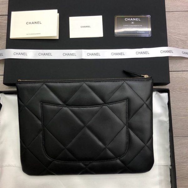 CHANEL 19 CLUTCH 샤넬 19 클러치