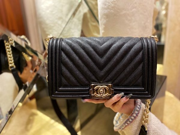 CHANEL BOY FLAP BAG 샤넬 보이 플랩 백