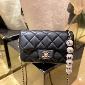 CHANEL FLAP BAG<br>샤넬 플랩 백<br>[18x13x7cm 이태리양가죽]