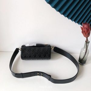 BURBERRY LEATHER CROSS BAG <br>버버리 크로스백