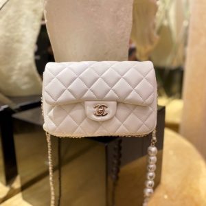 CHANEL FLAP BAG<br>샤넬 플랩 백<br>[22x15x7cm 이태리양가죽]