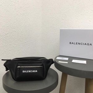 BALENCIAGA EVERYDAY BELT BAG<br>발렌시아가 에브리데이 벨트백