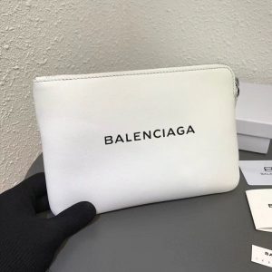 BALENCIAGA LOGO LEATHER CLUTCH<br> 발렌시아가 로고 레더 클러치