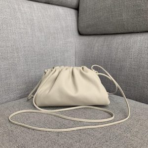 BOTTEGA VENETA BUTTER CARF POUCH <br>보테가 베네타 버터 카프 파우치