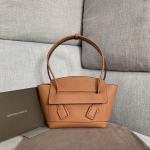 BOTTEGA VENETA ARCO BAG <br>보테가 베네타 아르코 백