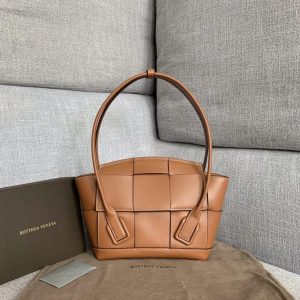 BOTTEGA VENETA ARCO BAG <br>보테가 베네타 아르코 백