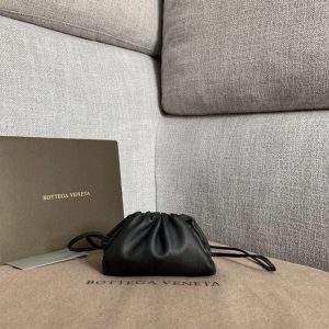 BOTTEGA VENETA BUTTER CARF MINI POUCH <br>보테가 베네타 버터 카프 미니 파우치