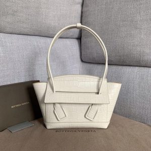 BOTTEGA VENETA ARCO BAG <br>보테가 베네타 아르코 백