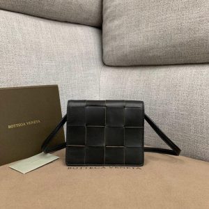 BOTTEGA VENETA CASSETTE BAG <br>보테가 베네타 카세트 백