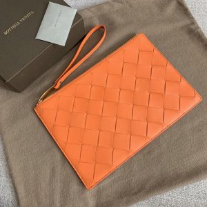 BOTTEGA VENETA POUCH BAG <br>보테가 베네타 파우치 백