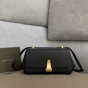 BOTTEGA VENETA ANGLE BAG <br>보테가 베네타 엔젤 백