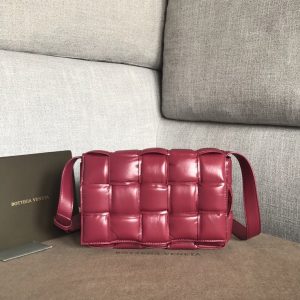 BOTTEGA VENETA PADDED CASSETTE BAG <br>보테가 베네타 패디드 카세트 백