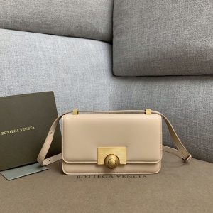 BOTTEGA VENETA CLASSIC BAG <br>보테가 베네타 클래식 백