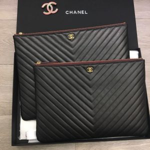 CHANEL V CLUTCH <br>샤넬 V 클러치