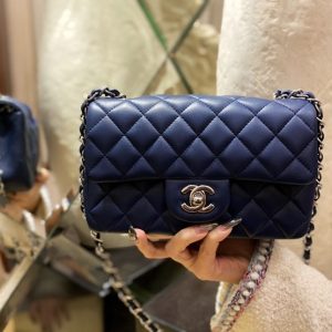 CHANEL CLASSIC FLAP BAG<br>샤넬 클래식 플랩 백<br>[20cm 프랑스산 양가죽]