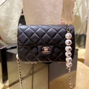 CHANEL FLAP BAG<br>샤넬 플랩 백<br>[22x15x7cm 이태리양가죽]