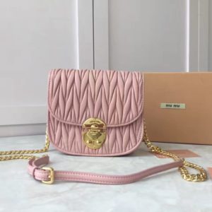 MIUMIU MATELASSE CROSSBAG<br>미우미우 마테라쎄 크로스백<br>[19x16x7cm]