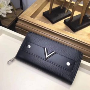 LOUIS VUITTON EPI POCHETTE ESSENTIAL WALLET<br>루이비통 에삐 포쉐트 에쎈셜 지퍼 장지갑<br><i>19x10x2cm</i>