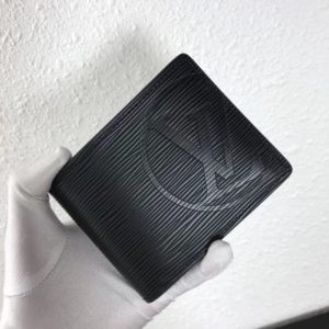 LOUIS VUITTON EPI WALLET<br>루이비통 에피 반지갑<br><i>12x9x2cm</i>