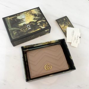 GUCCI GG MARMONT WALLET<br>구찌 GG 마몬트 지갑<br><i>11x9cm 이태리가죽</i>