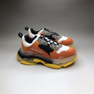 BALENCIAGA TRIPLE S<br>발렌시아가 트리플 S 스니커즈<br><i>35-45 SIZE 최상급</i>