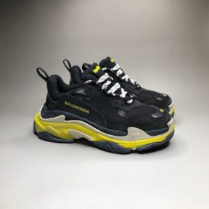 BALENCIAGA TRIPLE S<br>발렌시아가 트리플 S 스니커즈<i>35-45 SIZE 최상급</i>